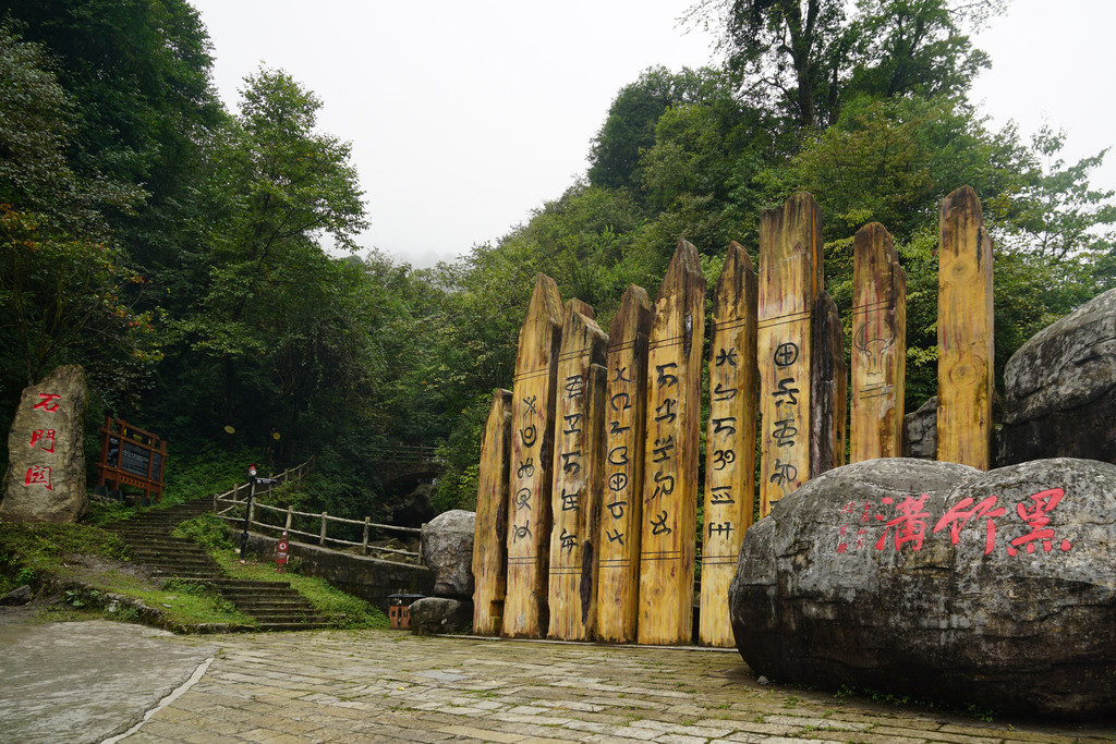 蜂巢岩.png